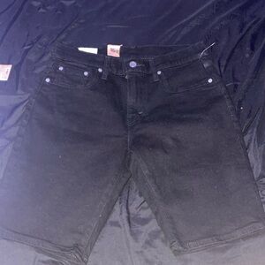 Black Levi’s shorts